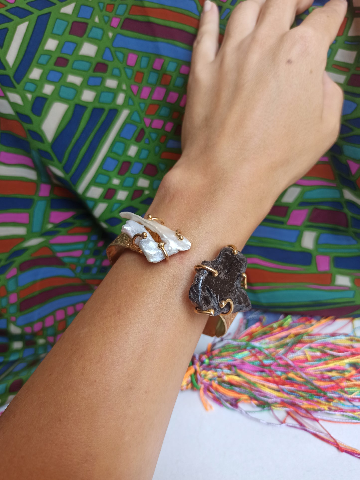 Anthracite gray mother-of-pearl bracelet