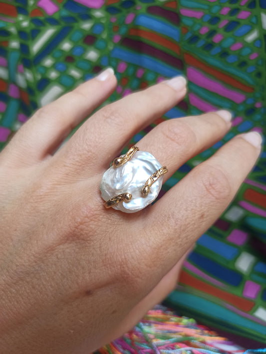 Golden mother-of-pearl ring