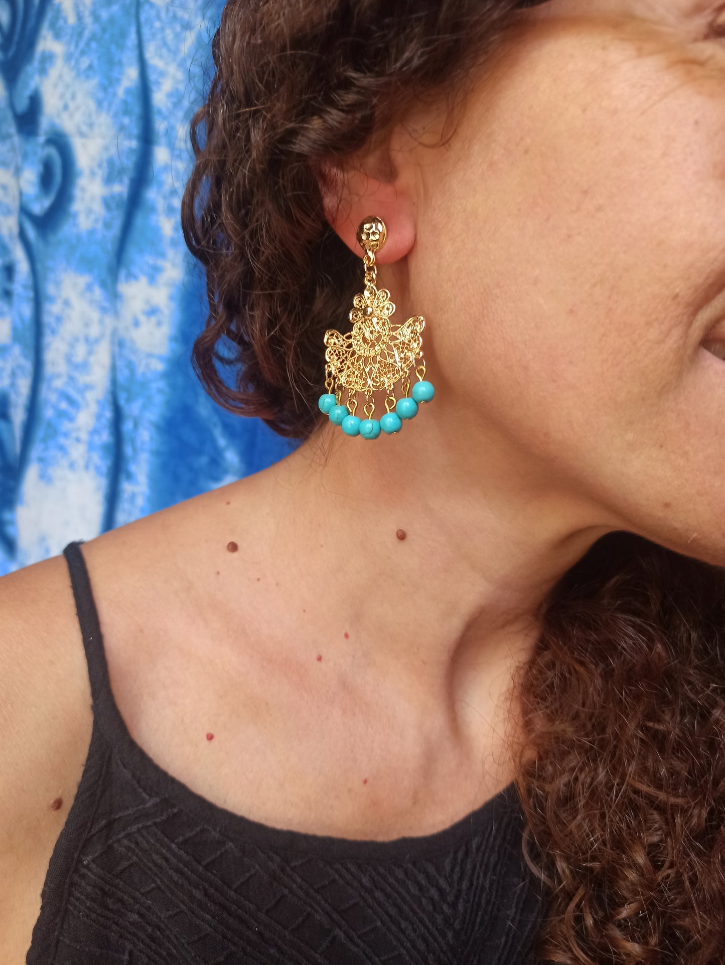 Golden flower earrings with turquoise beads