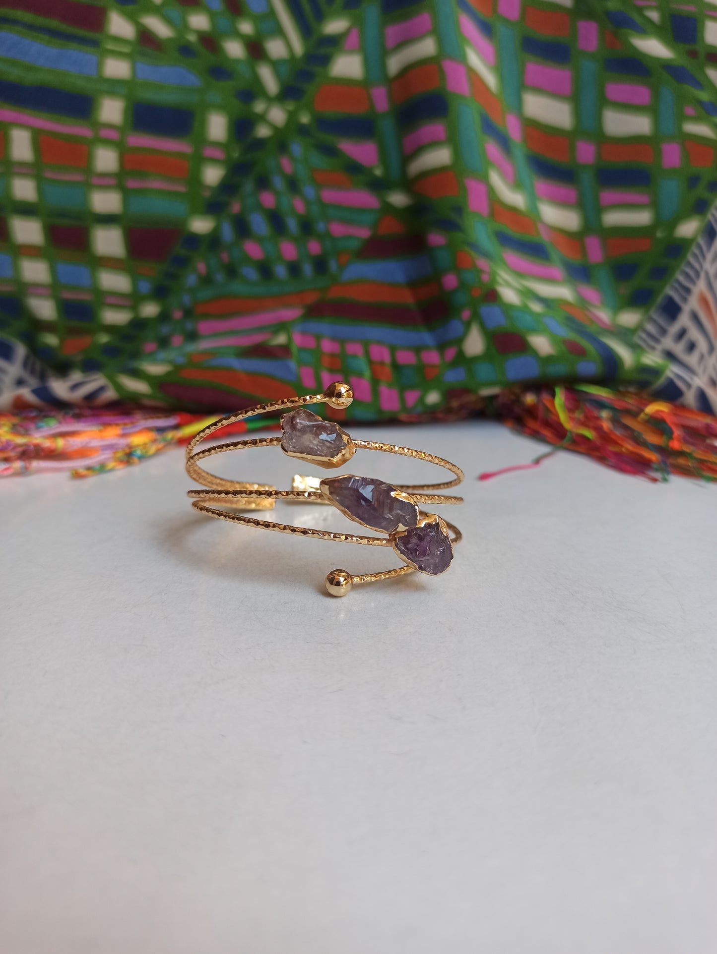 Thin golden bracelet with amethyst chips 3