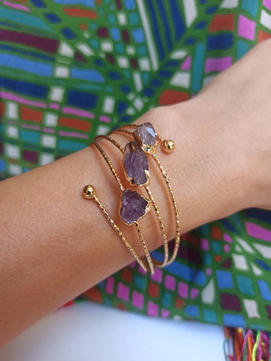 Thin golden bracelet with amethyst chips 3