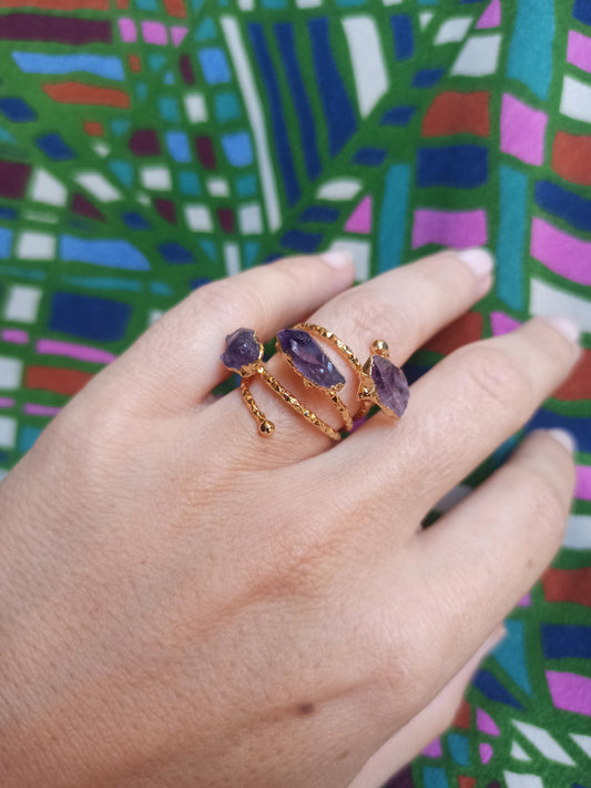 Thin golden ring with amethyst chips 3