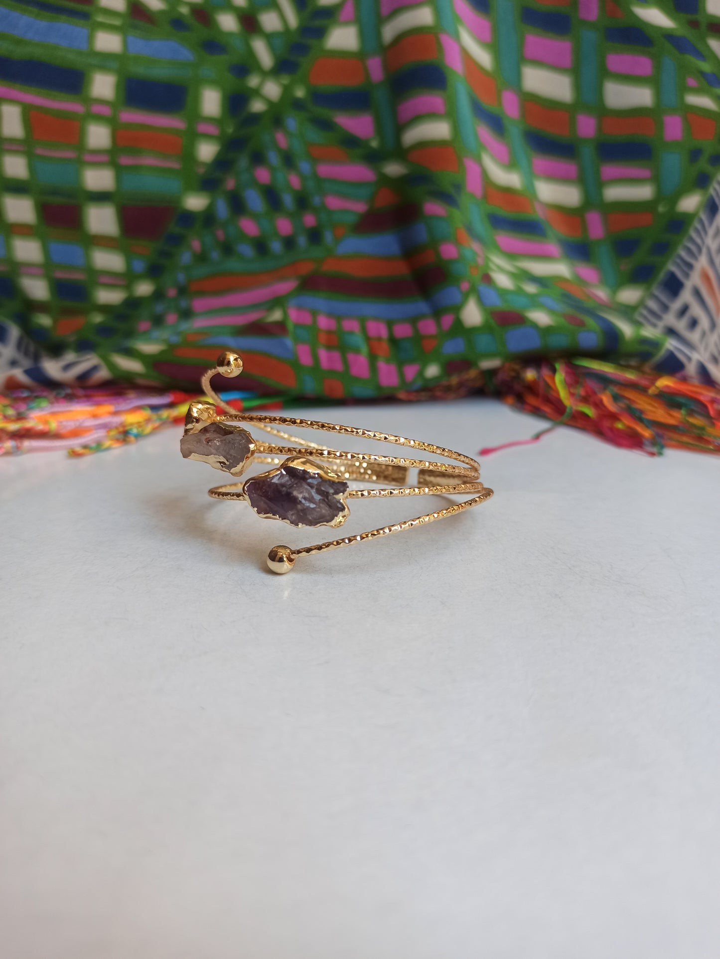 Thin golden bracelet with amethyst chips 2