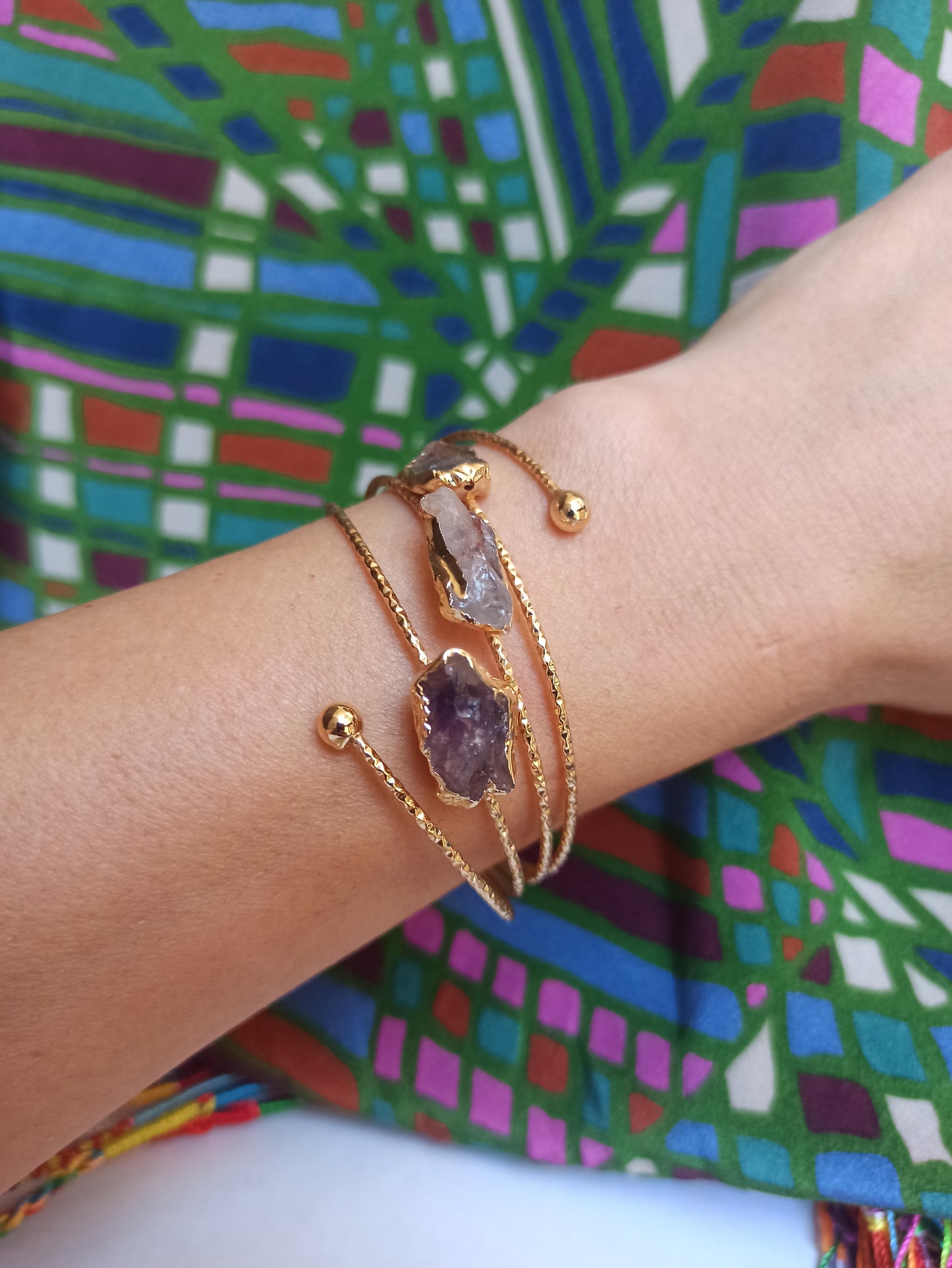 Thin golden bracelet with amethyst chips 2