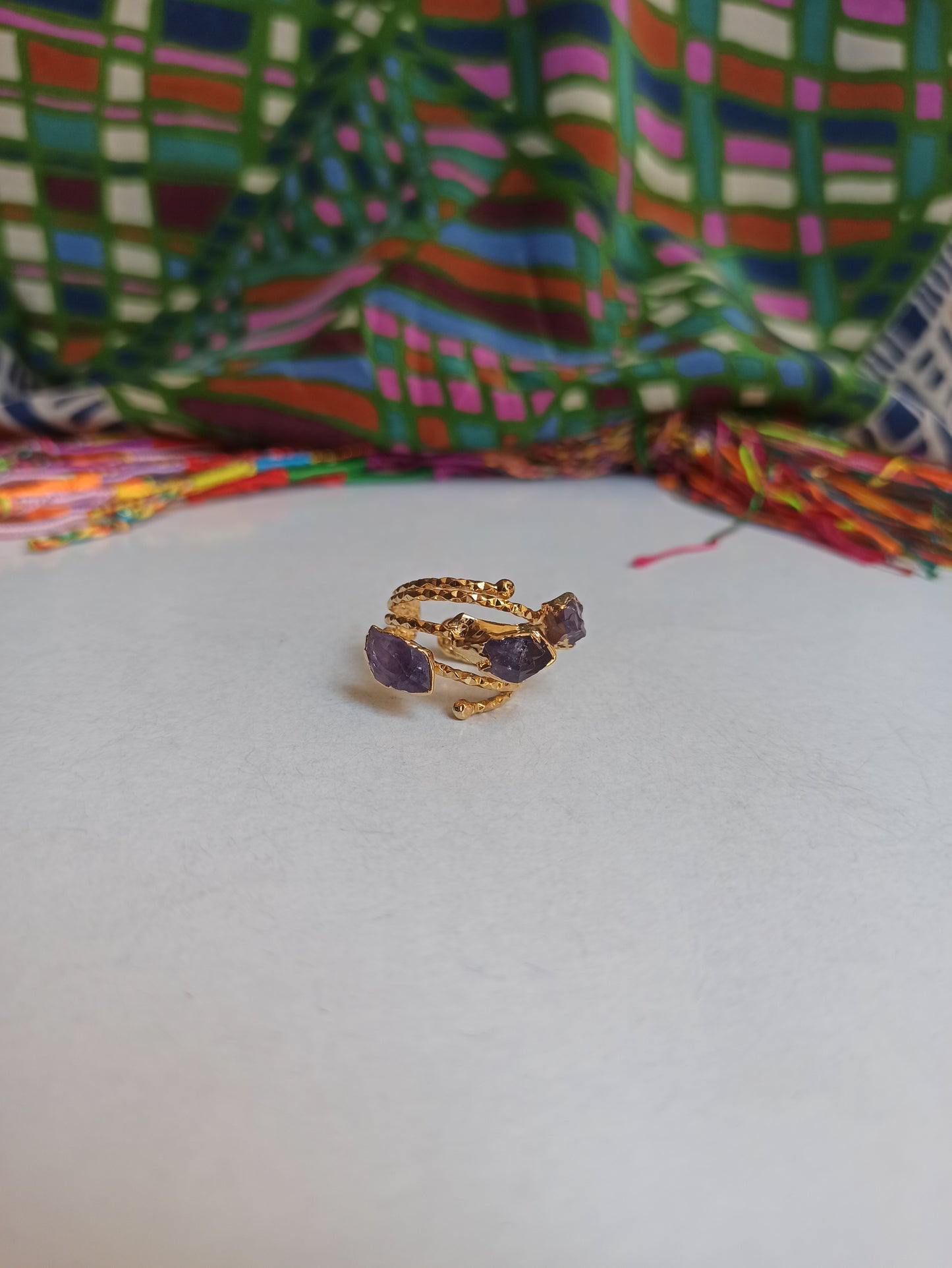 Thin golden ring with amethyst chips 1