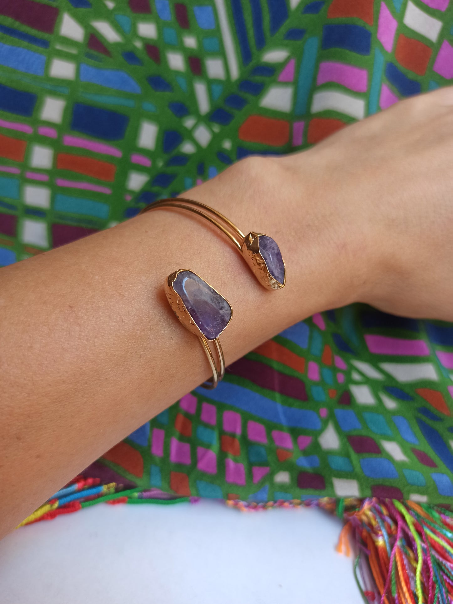 Golden bracelet with two amethyst chips