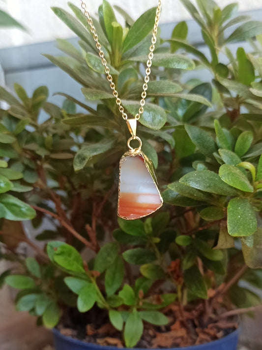 Necklace with agate pendant