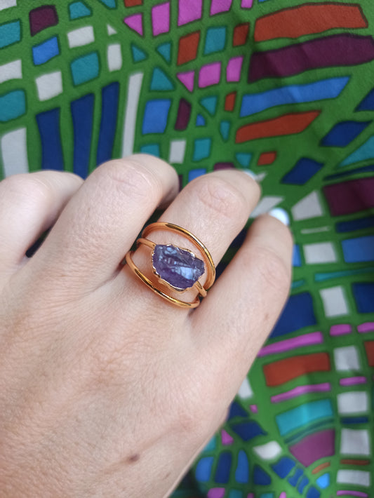 Golden ring with amethyst chips 3