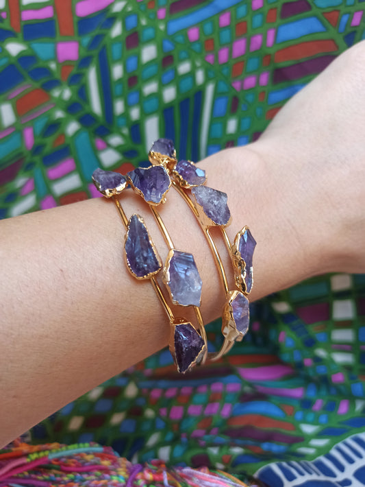 Golden bracelet with amethyst chips 2