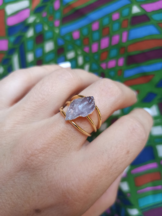 Golden ring with amethyst chips 2