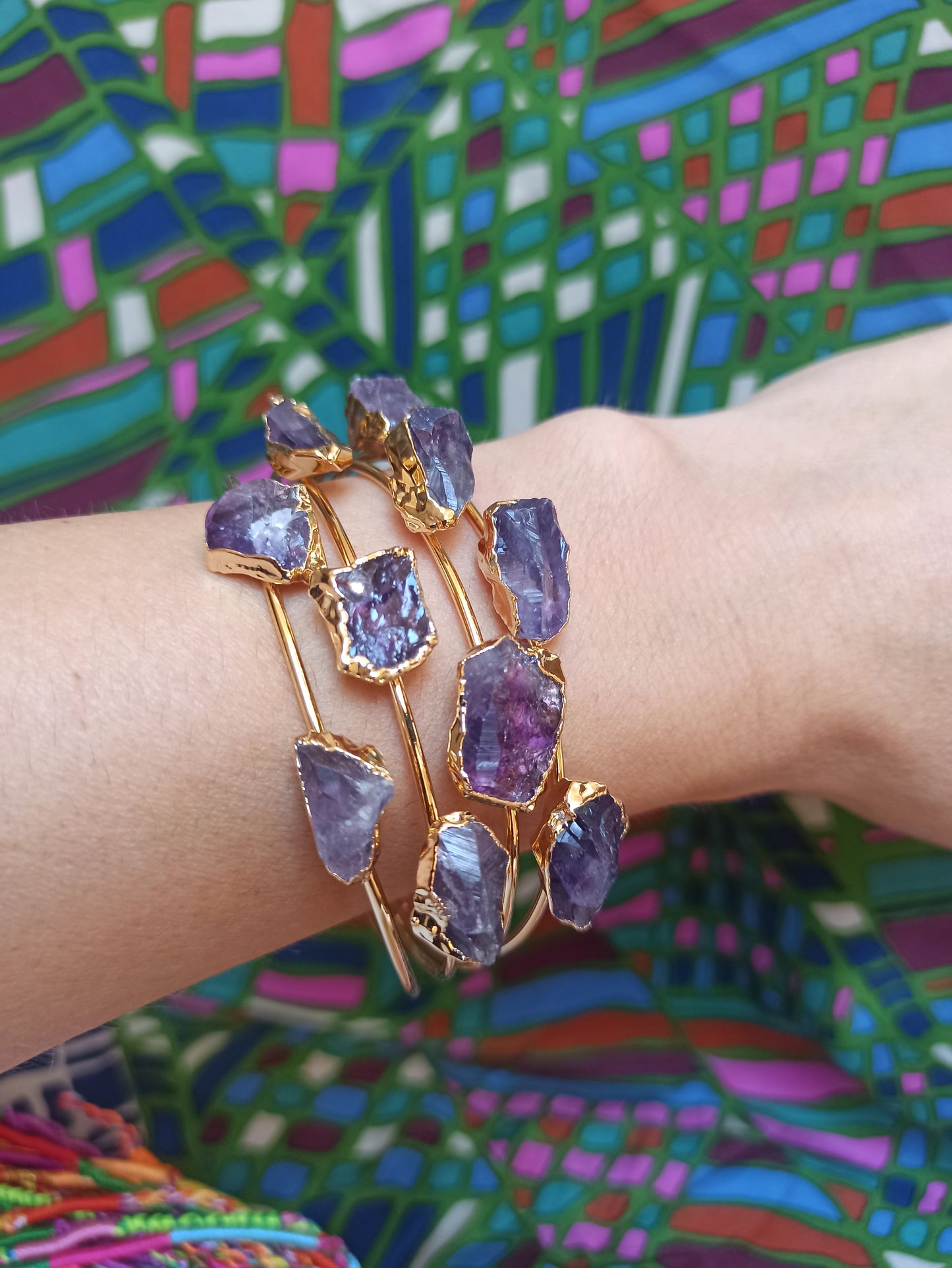 Golden bracelet with amethyst chips 1