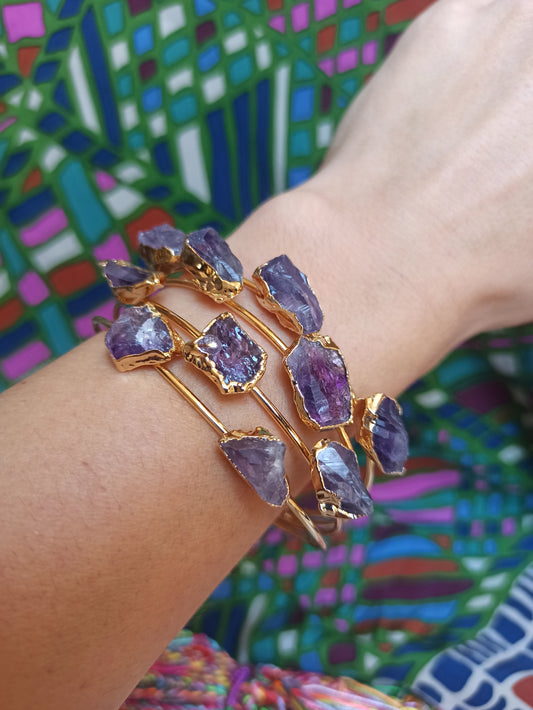 Golden bracelet with amethyst chips 1