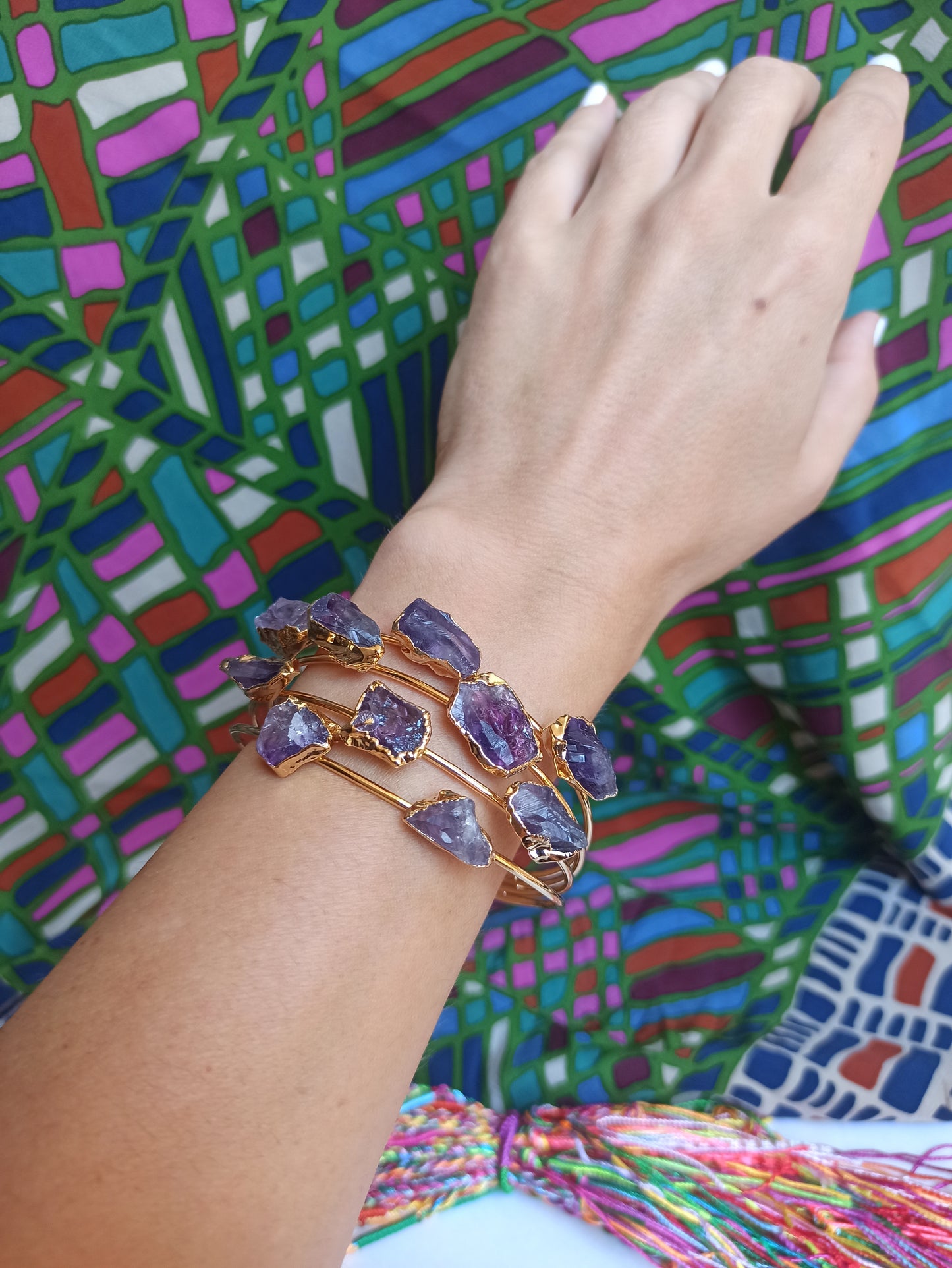 Golden bracelet with amethyst chips 1