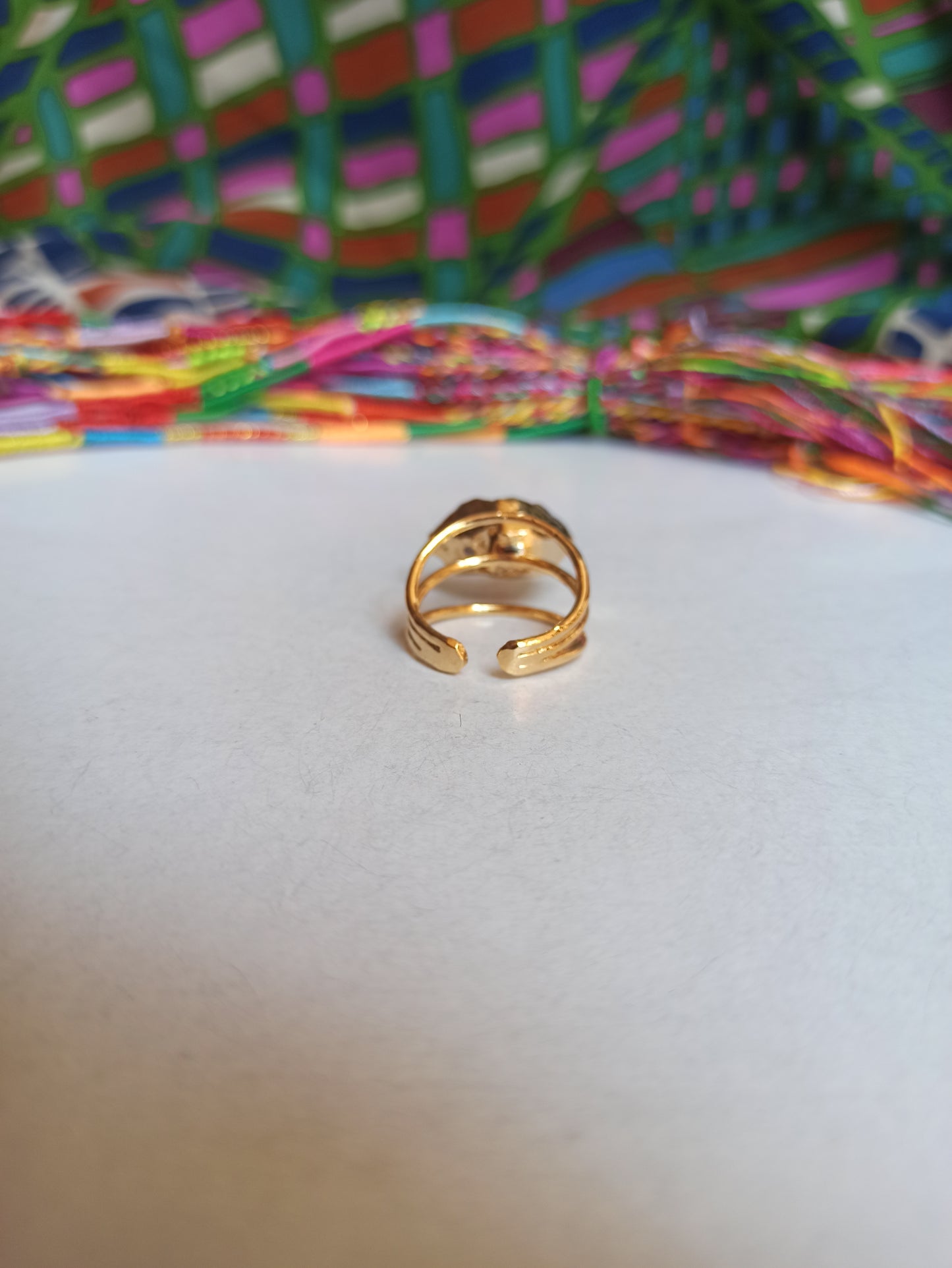 Goldener Ring mit Amethystsplittern 1