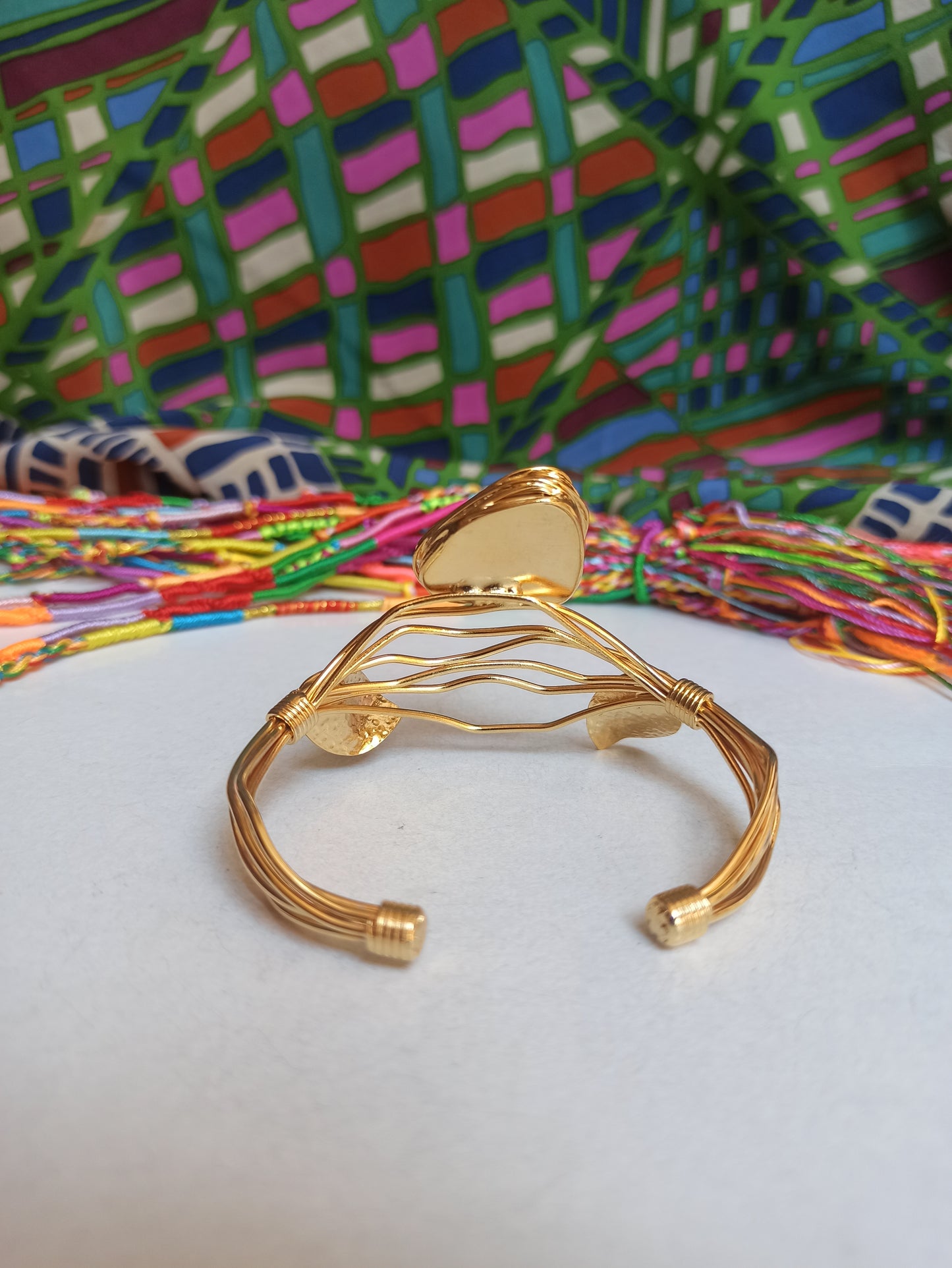 Golden bracelet with gray agate leaves