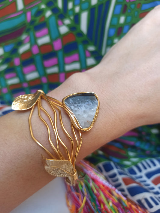 Golden bracelet with gray agate leaves