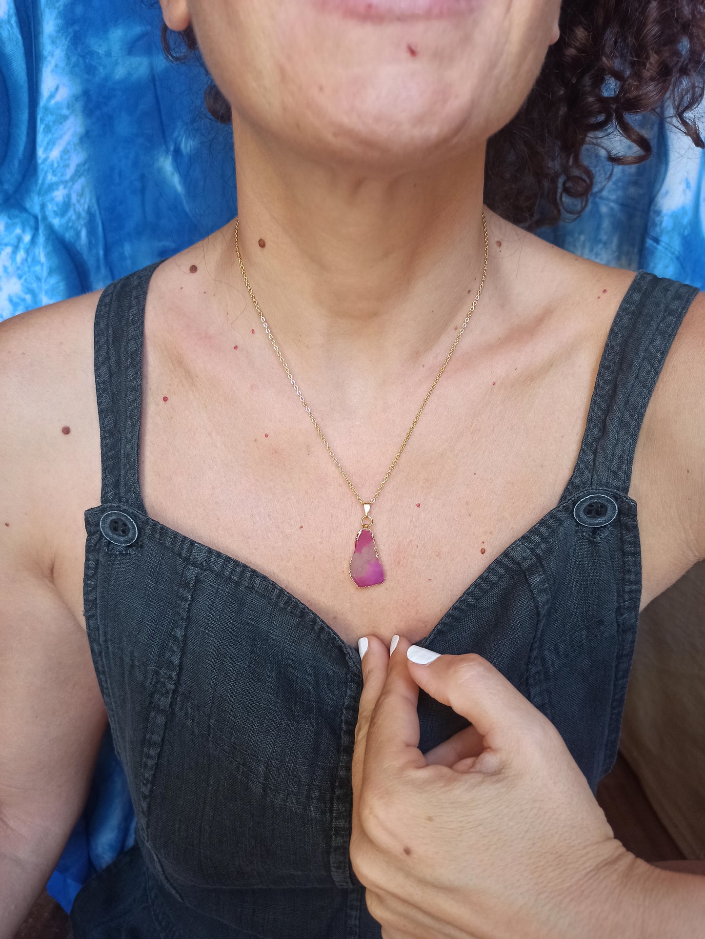 Necklace with agate pendant