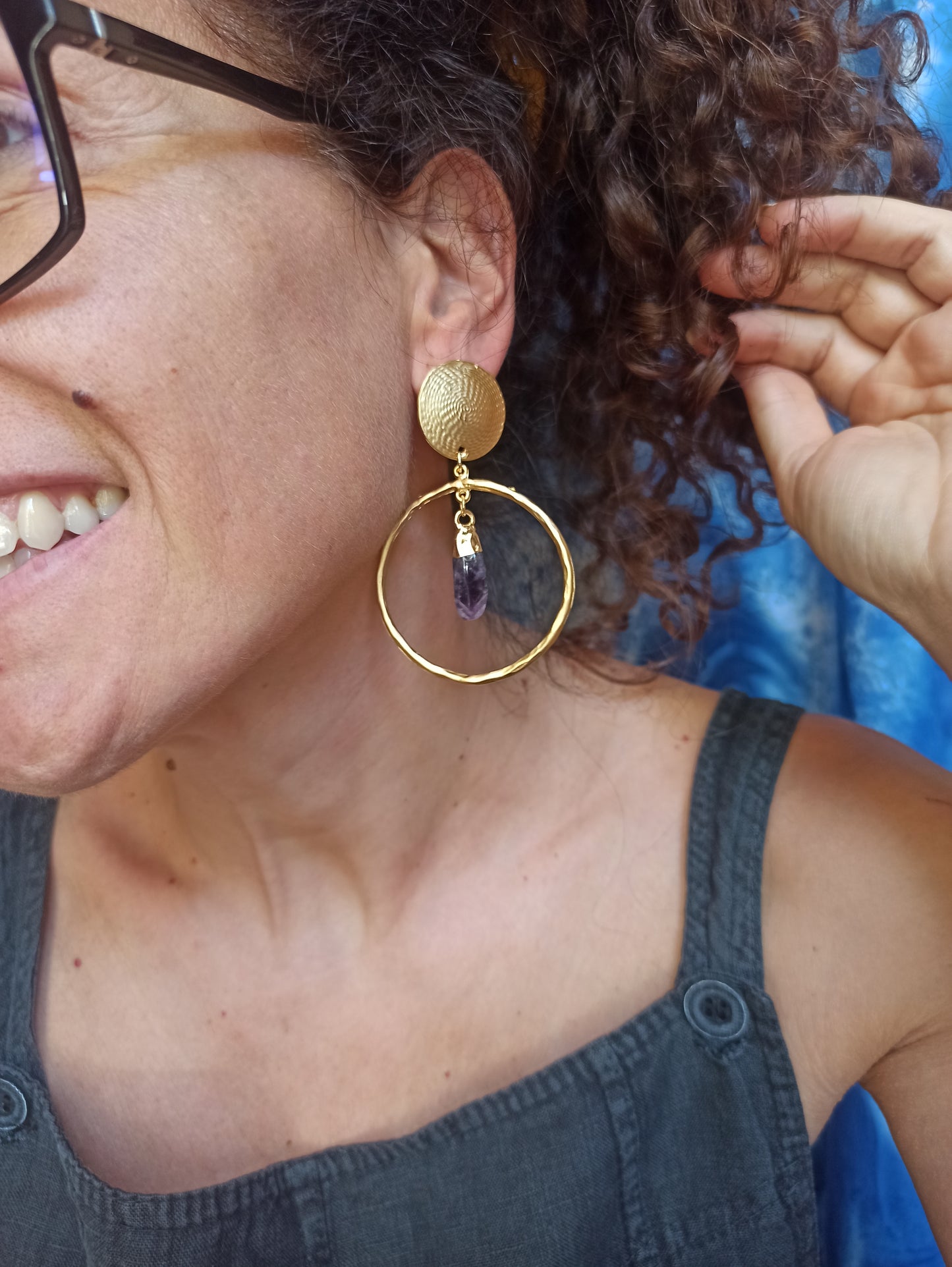 Golden amethyst chip circle earrings