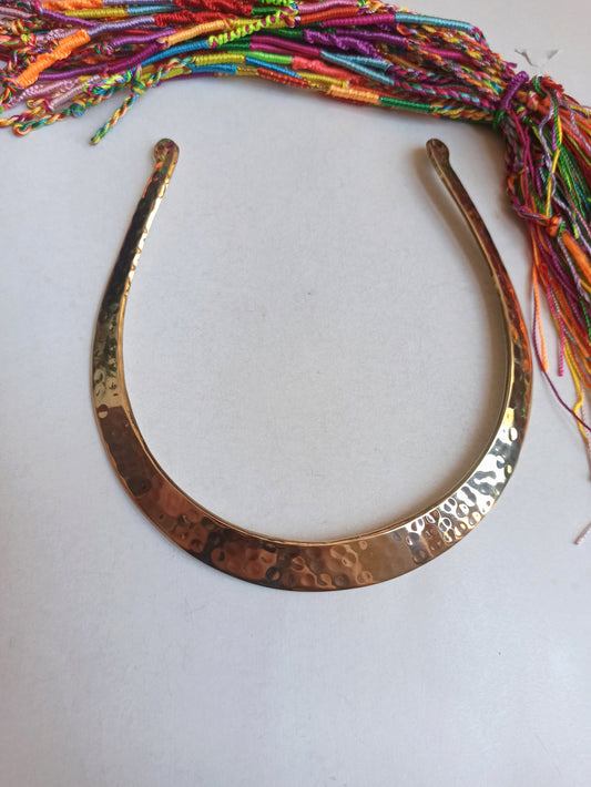 Hammered golden collar