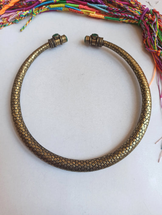 Golden color snake tip collar