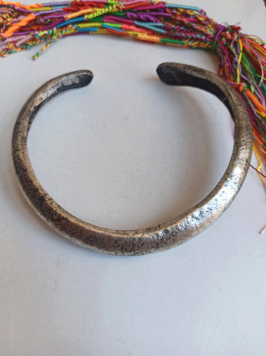 Doppelter Silberkragen mit oxidiertem Effekt