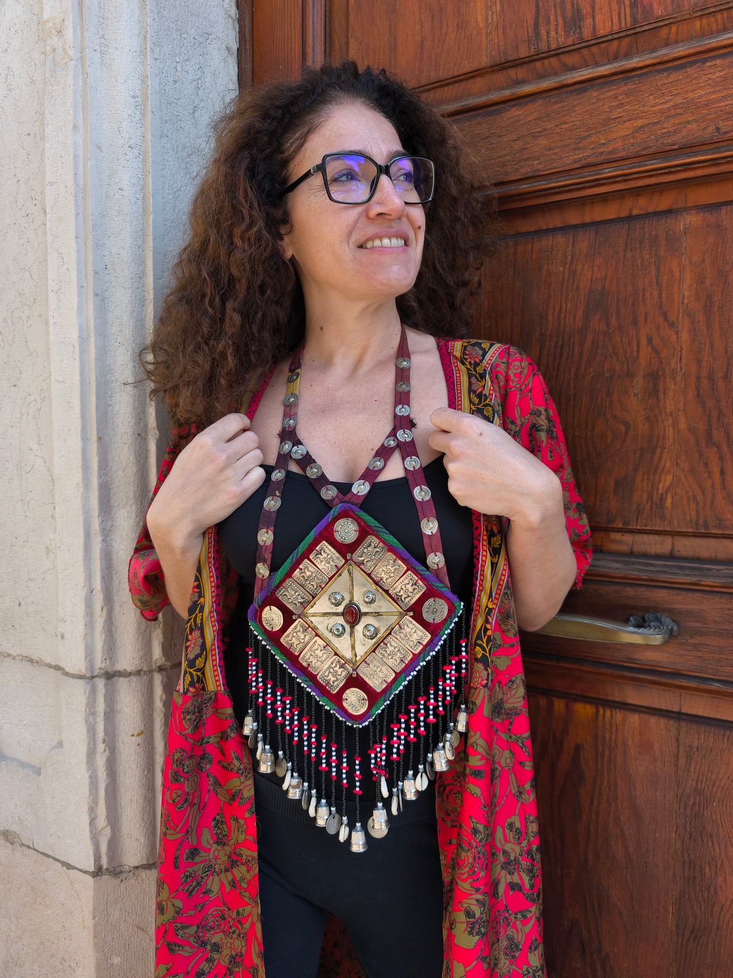 Collana etnica vintage boho artigianale con pendente decorato e frange