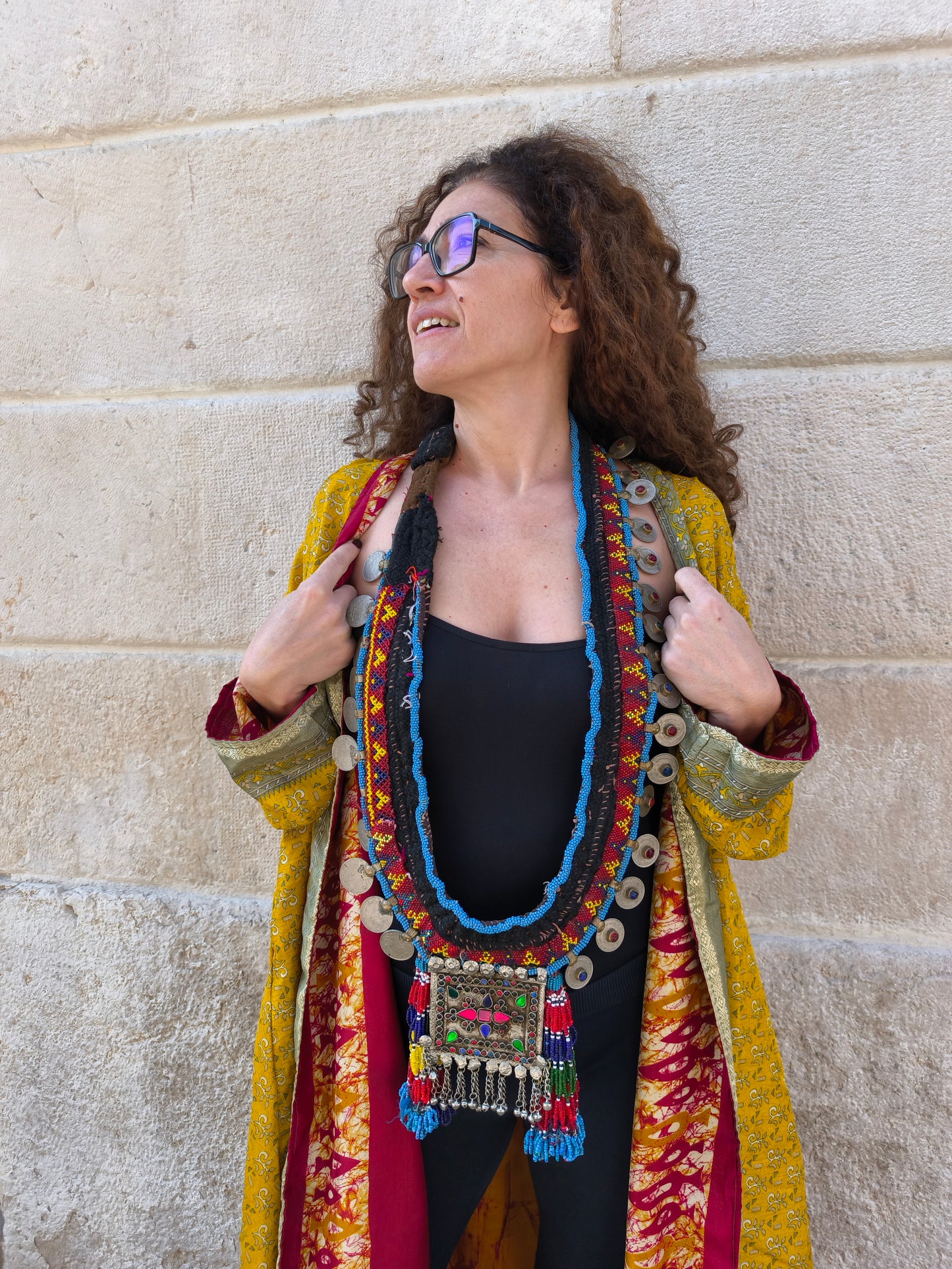 Collana afgana vintage artigianale boho con monete, ricami e pendente decorato