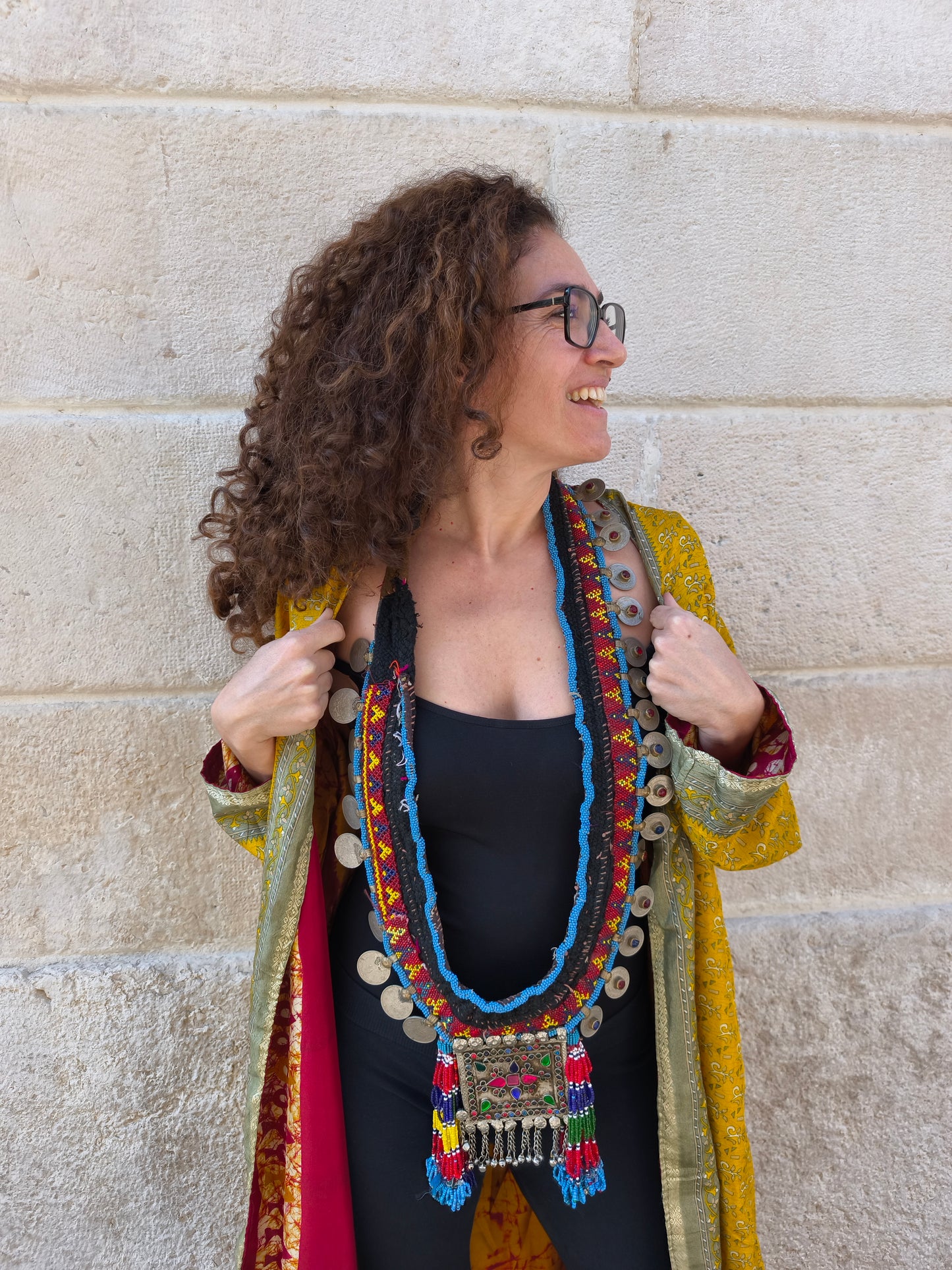 Collana afgana vintage artigianale boho con monete, ricami e pendente decorato