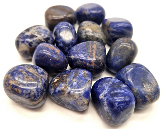 Sodalith, einzelnes Mineral, getrommelter Hartstein