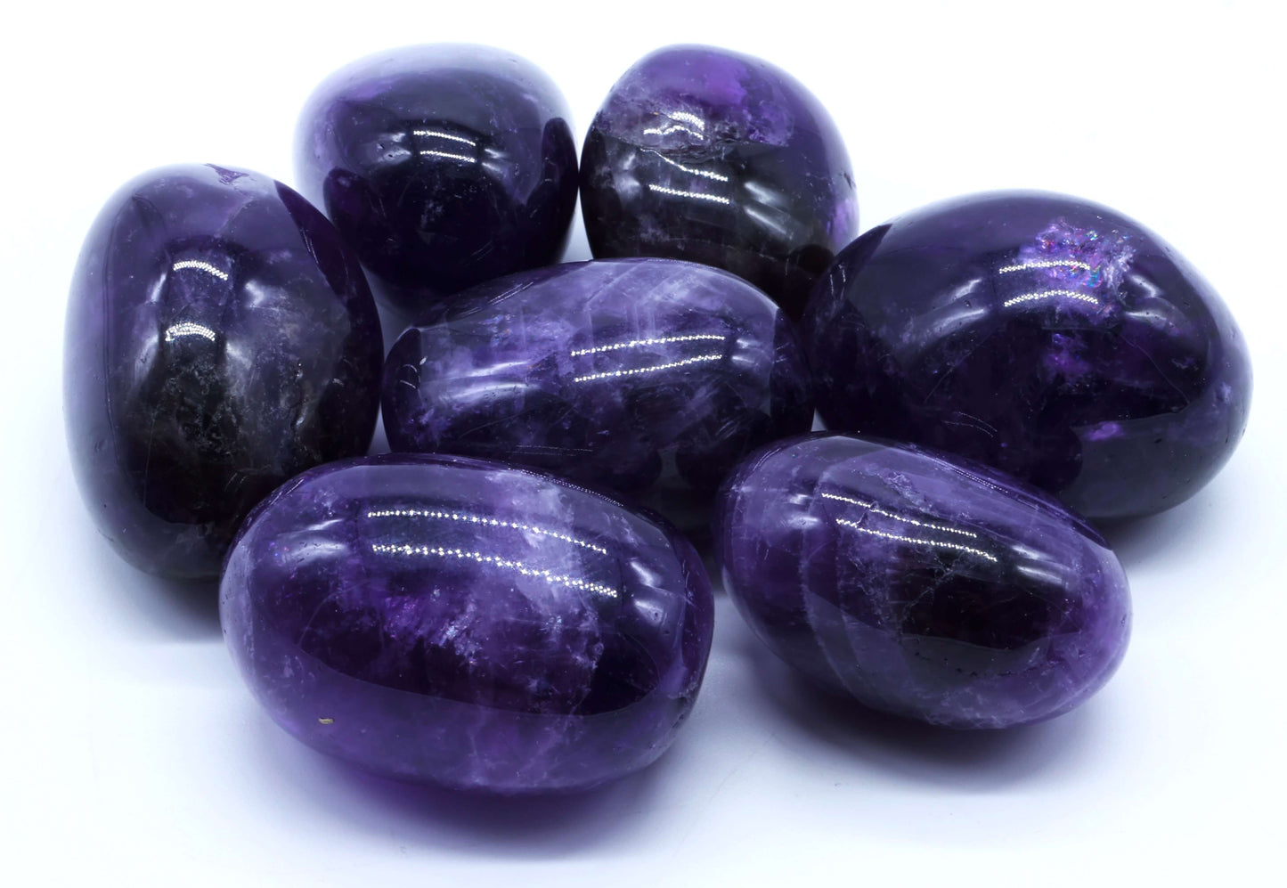 Amethyst Ein einzelnes Mineral, getrommelter Hartstein