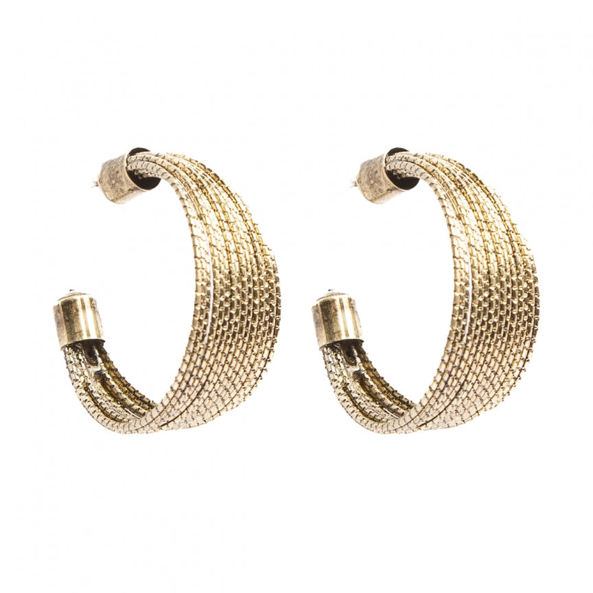 Golden circle earrings with a thousand lines