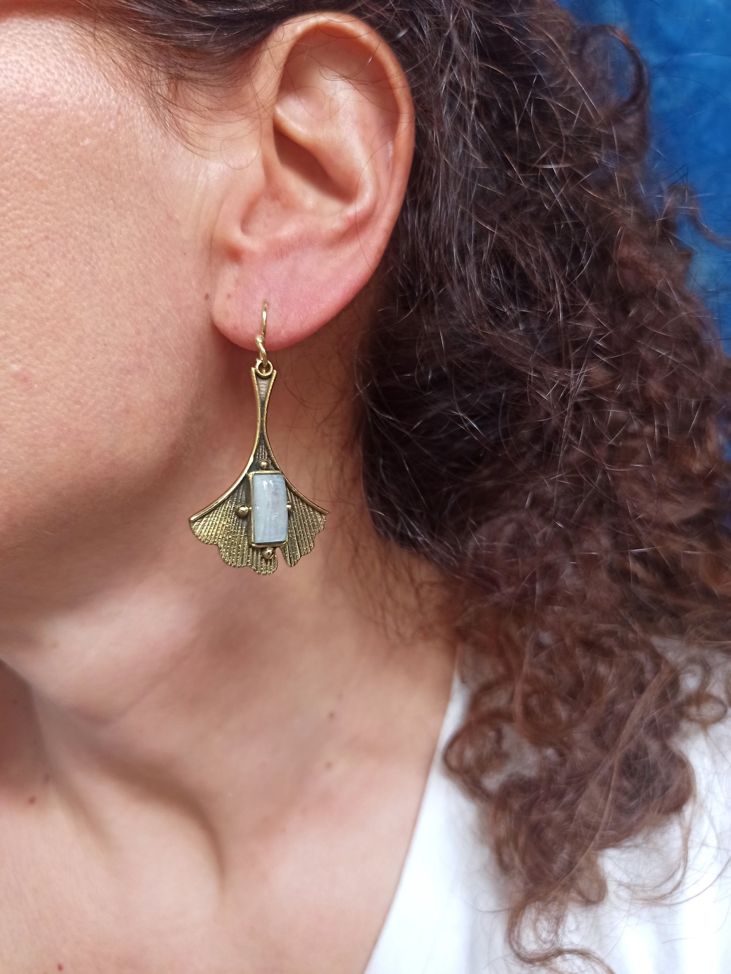Orecchini boho dorato ginkgo pietra di luna