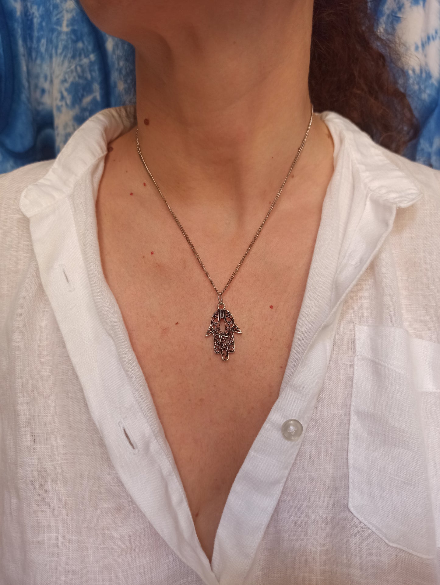 Silver necklace with hand of fatima pendant