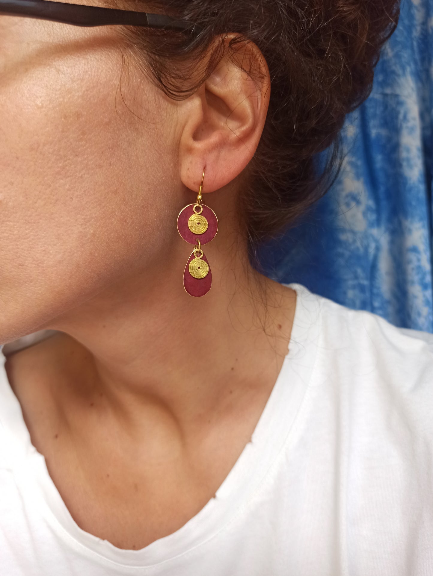 Double red golden earrings