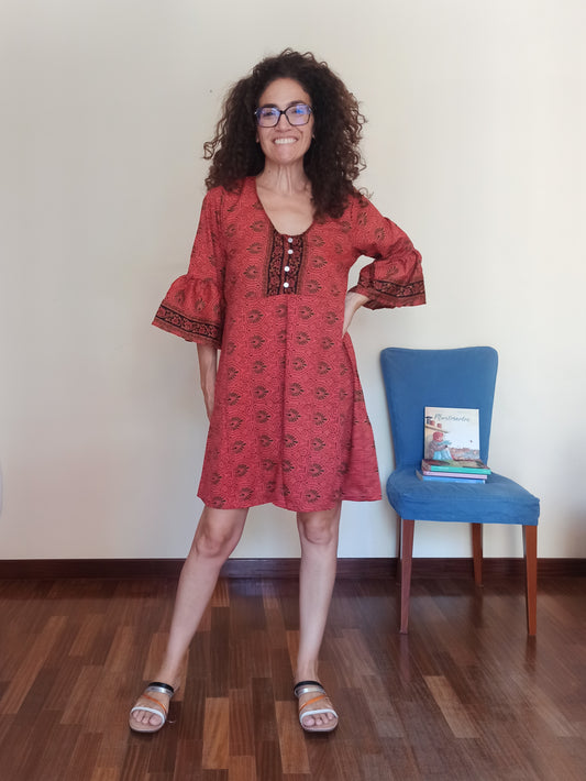 Short dress with 3/4 sleeves, one size A128