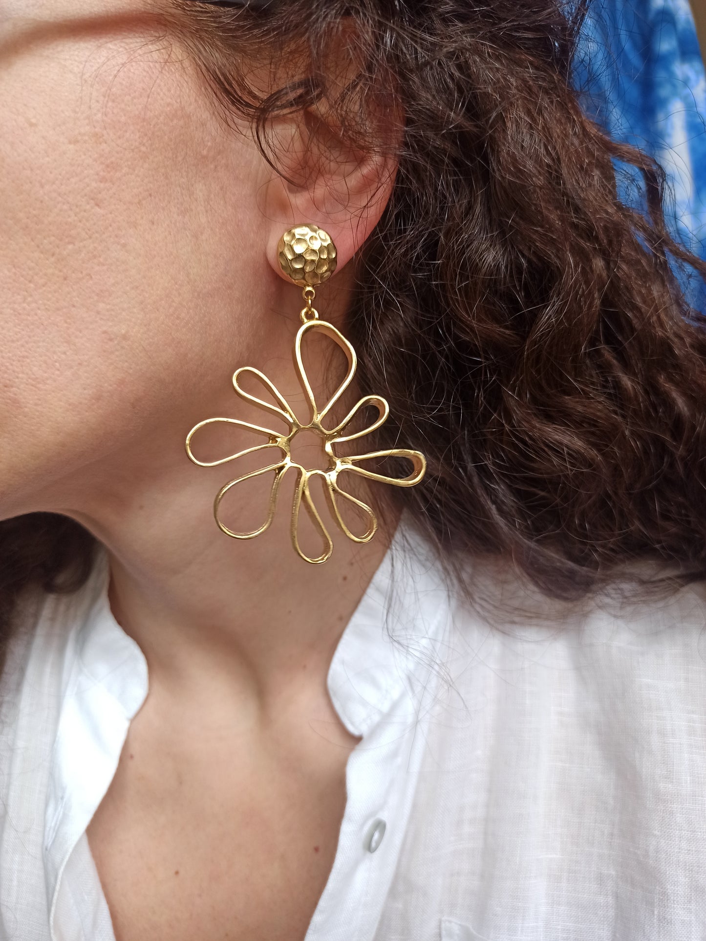 Golden pierced flower earrings