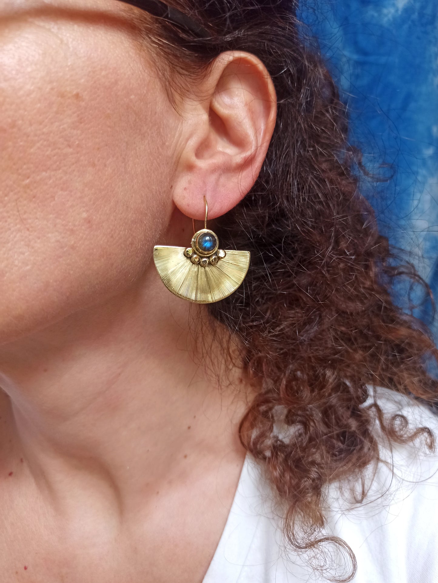 Orecchini boho dorato labradorite