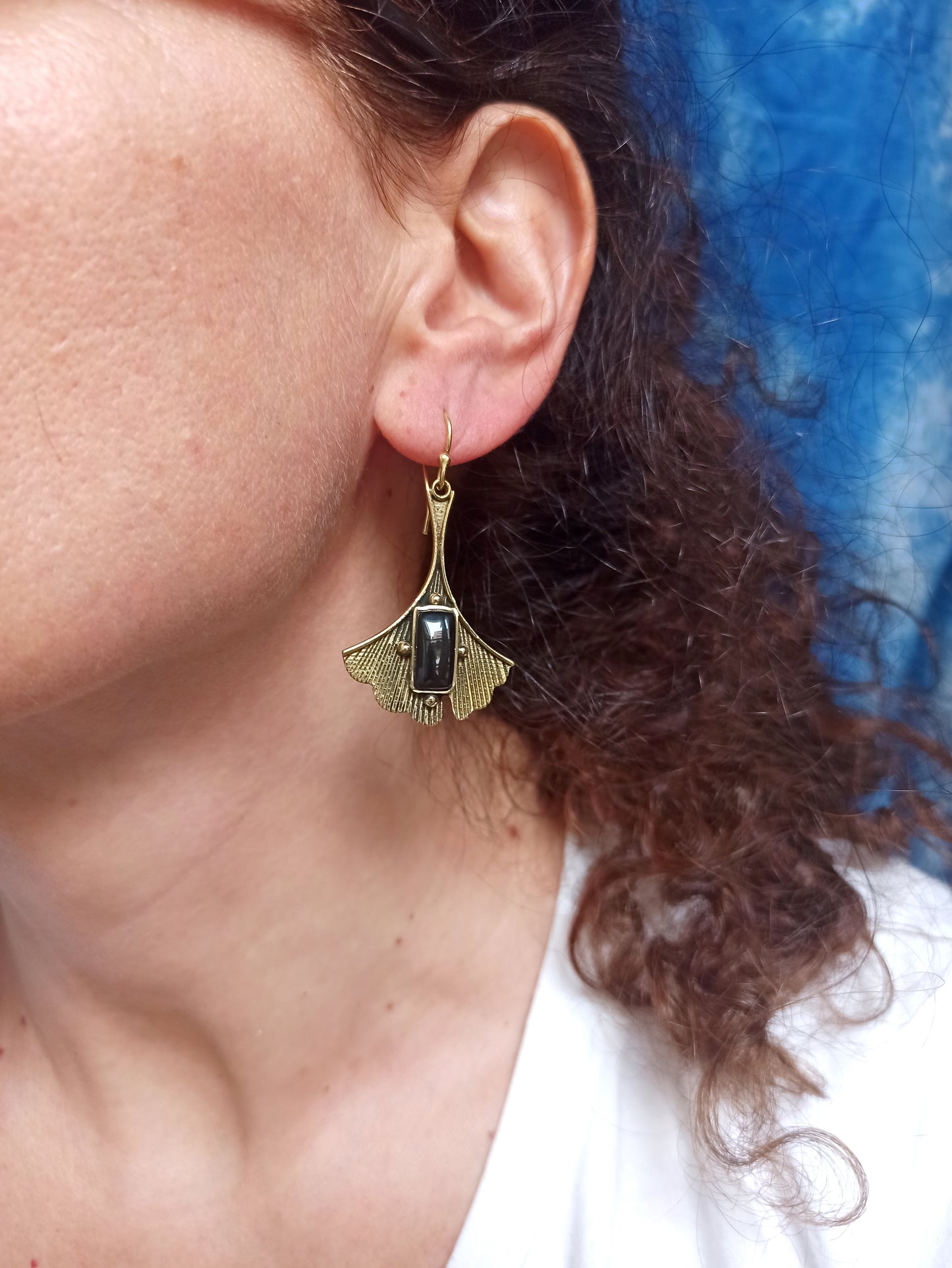 Boho-Ohrringe aus goldenem und schwarzem Gingko