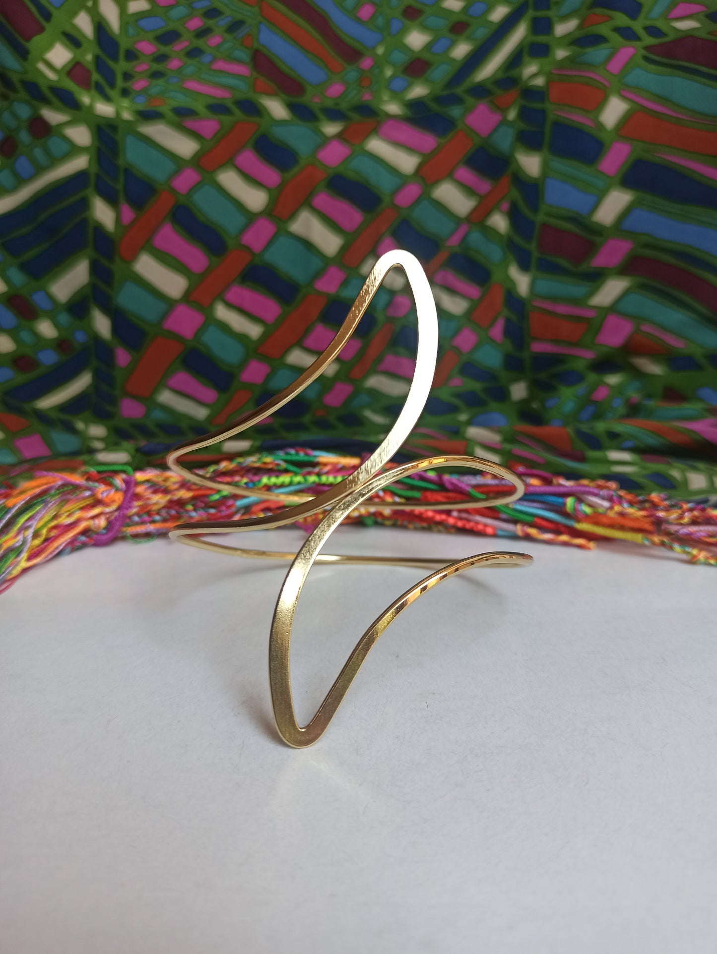 Double pointed golden arm bracelet