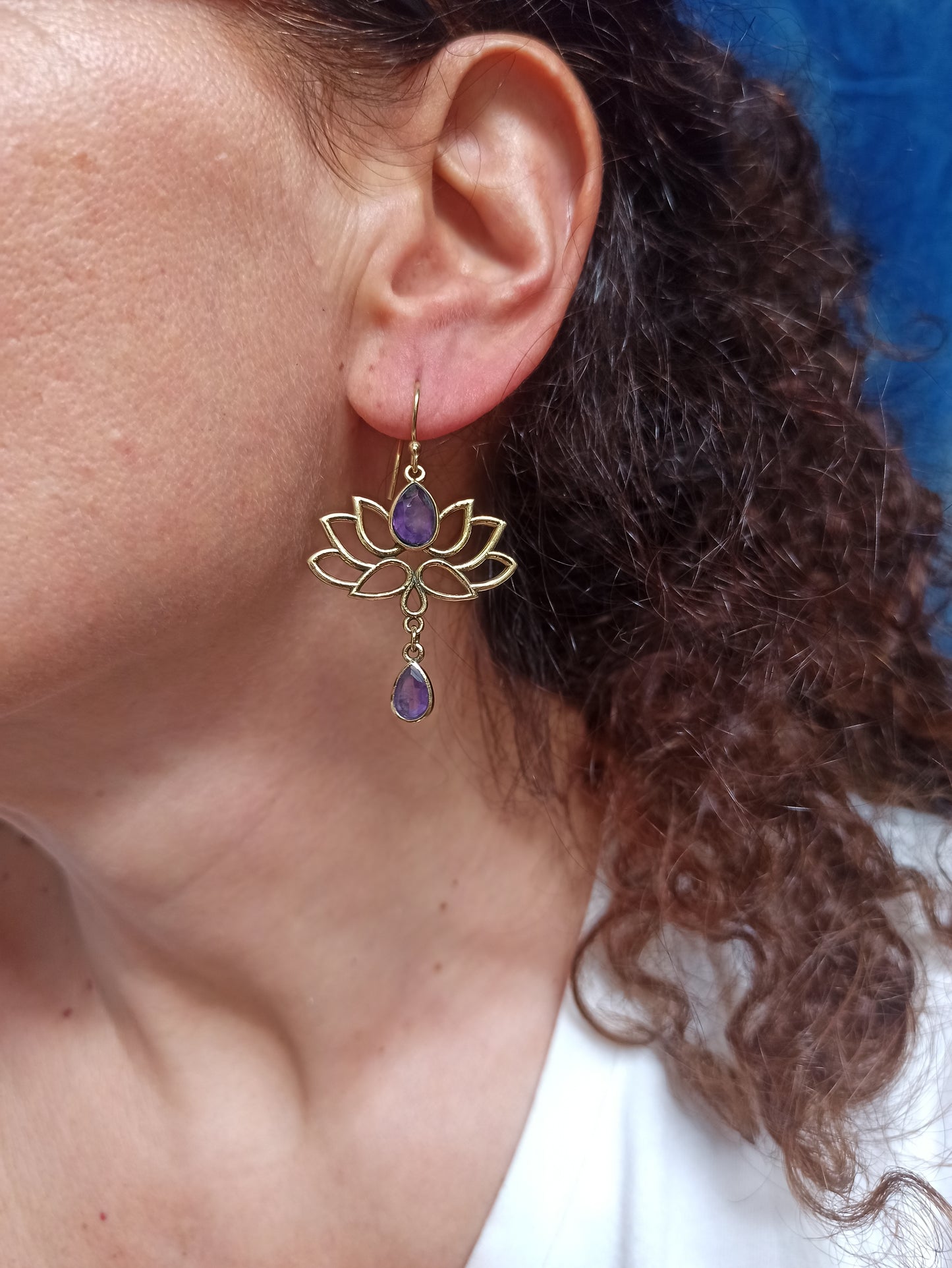 Lila-goldene Boho-Ohrringe