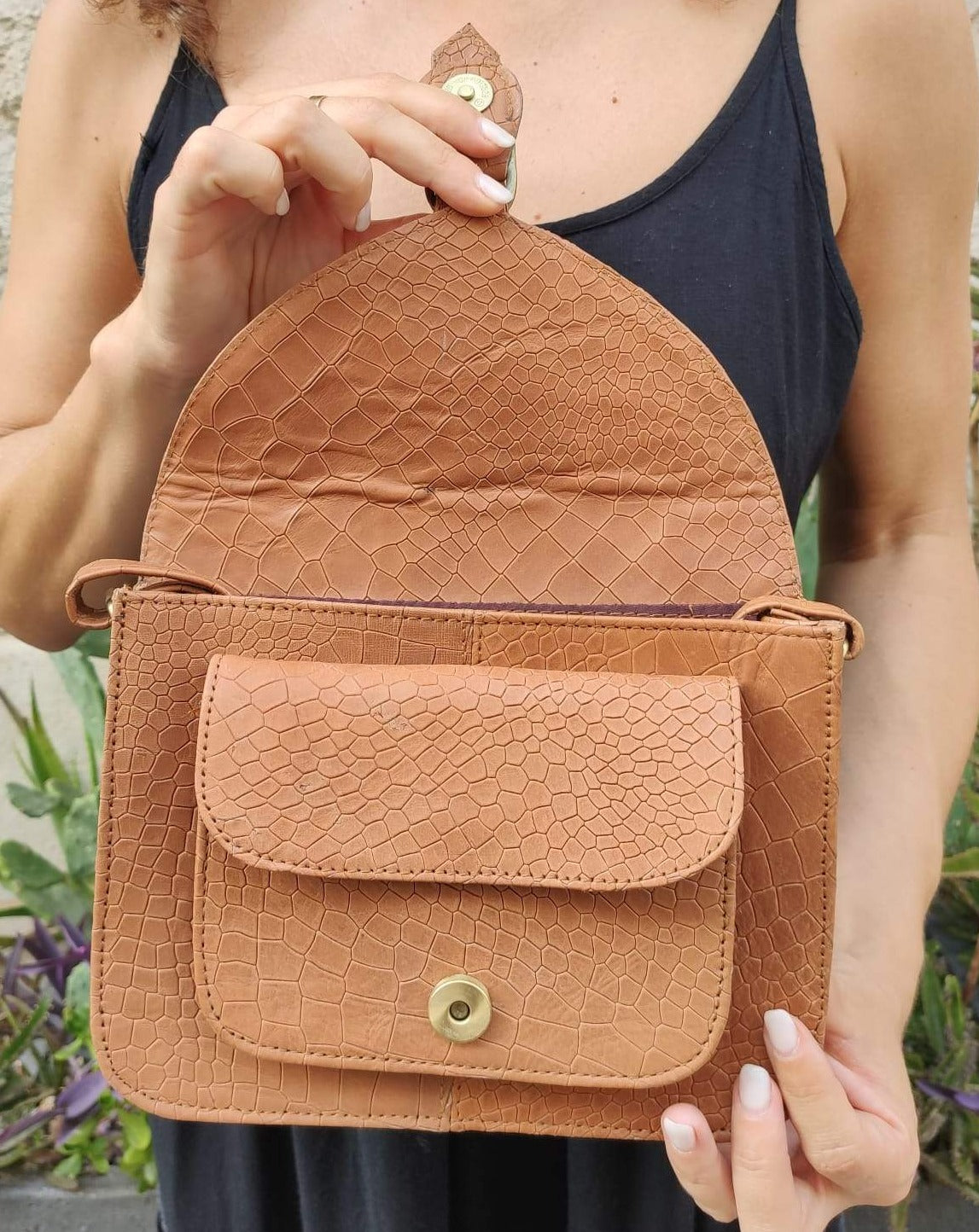 Leather shoulder bag