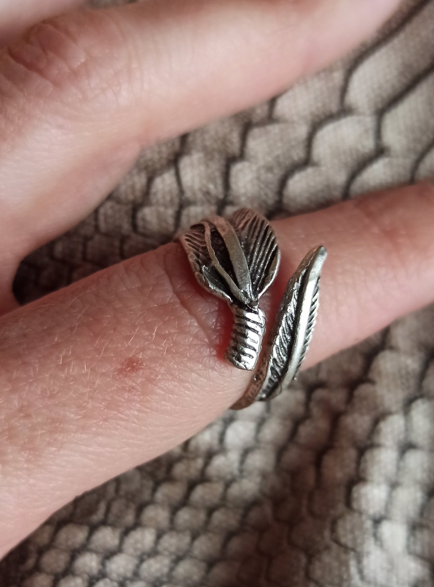 Zamak feather band ring