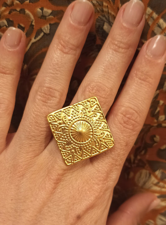 Gravierter Rautenring