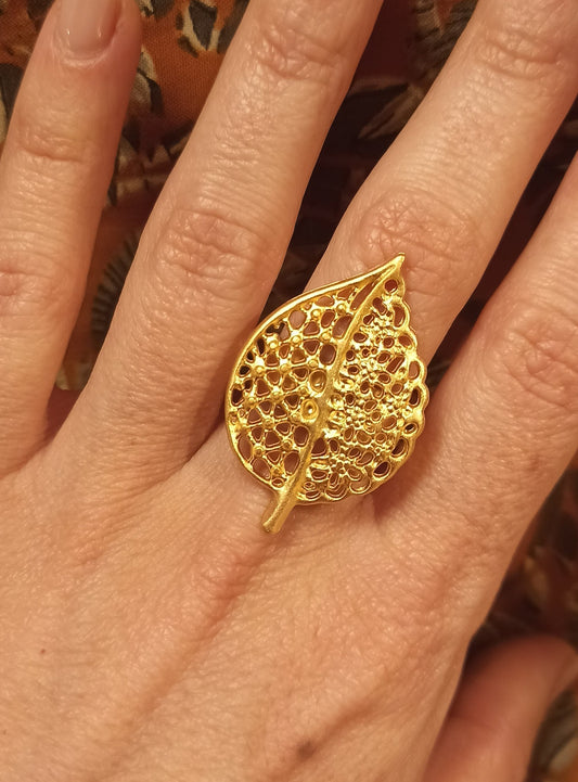 Openwork leaf ring