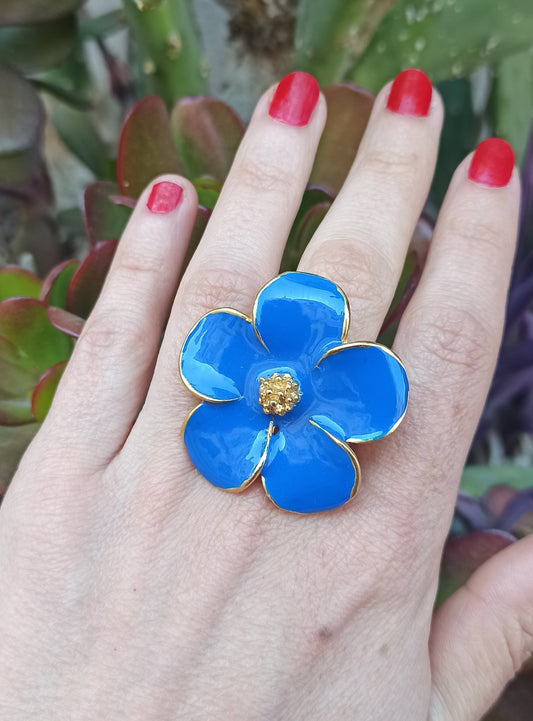 Blue enamelled daisy