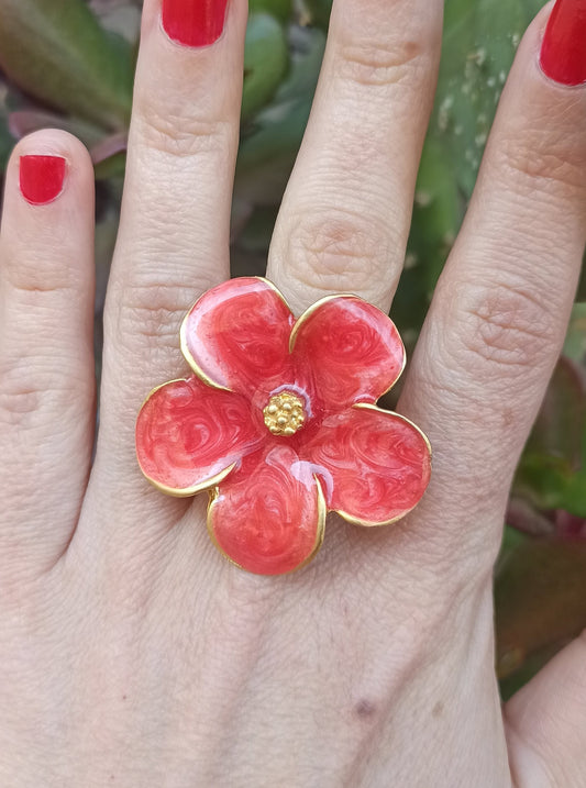 Red enamelled daisy