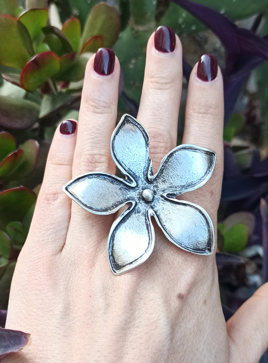 Silver mega flower ring