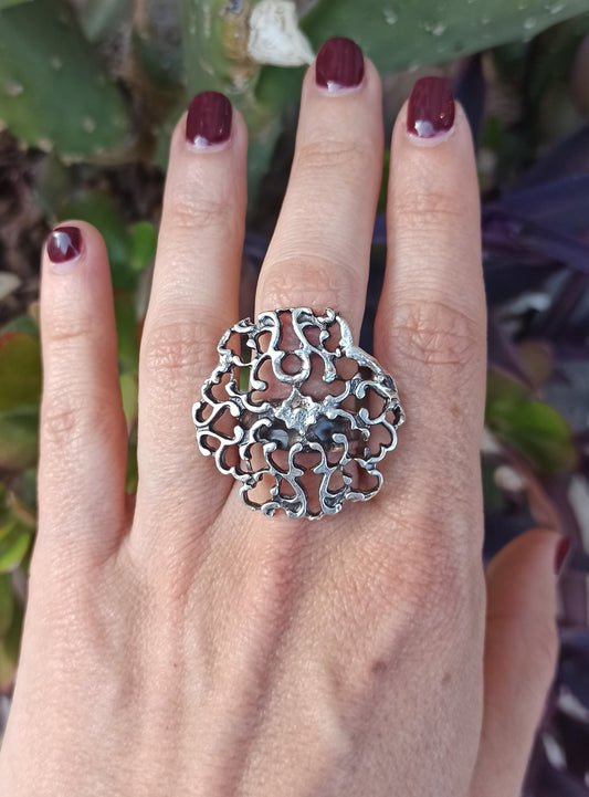 Silver lace shield ring