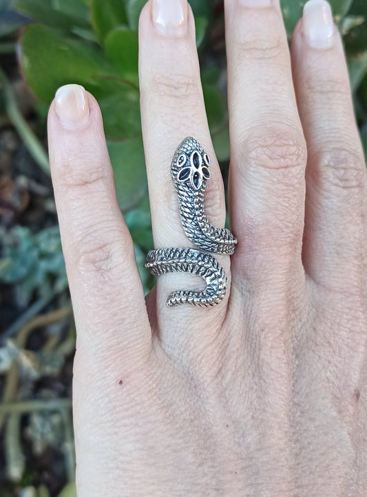 Small engraved snake ring