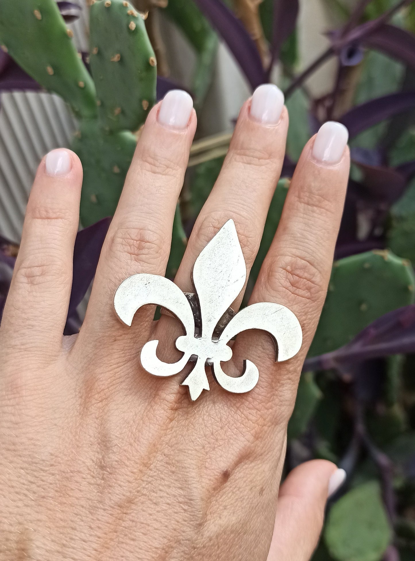 Lily ring